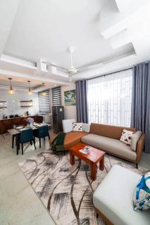 Entire Apt-7 Min Beachwalk - Full Kitchen & Pool - 2