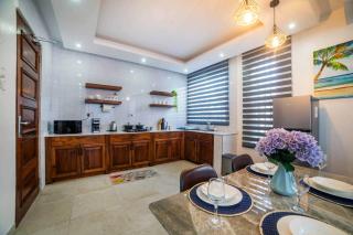 Entire Apt-7 Min Beachwalk - Full Kitchen & Pool - 3
