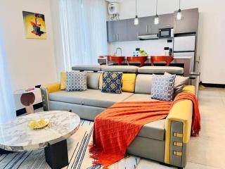 New Urban Oasis Apt w/Pool + Hot tub + Gym - 9
