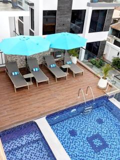 New Urban Oasis Apt w/Pool + Hot tub + Gym - 5