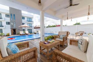 Luxury Beachwalk Apt-Pool, King Bed-Rooftop Views - 0