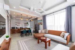 Luxury Beachwalk Apt-Pool, King Bed-Rooftop Views - 8
