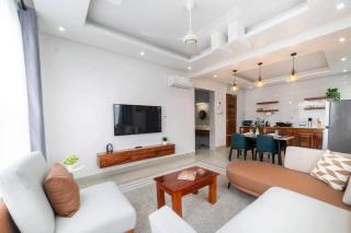 Luxury Beachwalk Apt-Pool, King Bed-Rooftop Views - 4