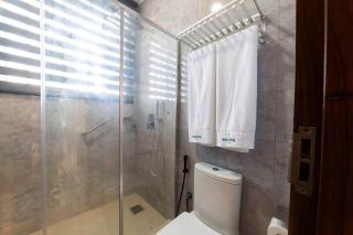 Luxury Beachwalk Apt-Pool, King Bed-Rooftop Views - 2