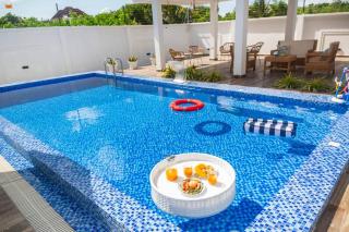 7 - Min Walk to Beach | Pool - KING Bed | Wi-Fi - 0