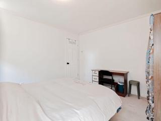Private Room Near YVR & Bridgeport Station - 9