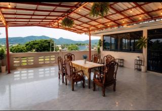 Spacious Rooftop Apartment with Terrace - 5