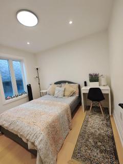 Luxury Private Suite with 2 bdrms in Beaches Toronto - 4