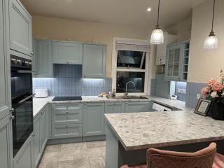 2 bed apartment close to beach - 8