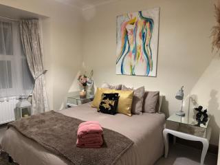 2 bed apartment close to beach - 9