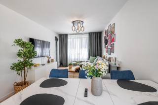 2BDR Modern Apartment with Parking - 5