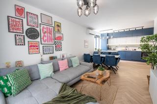 2BDR Modern Apartment with Parking - 9