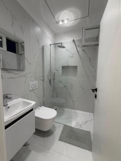 Shiroka Lakeview Rooms - 9