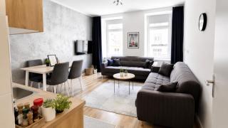 Dream Living 8 min to Center - 8