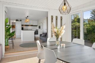 Cozy Holiday Home With Hot Tub - 2