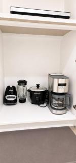 New cozy 2bedroom basement suite in Devonshire - 6