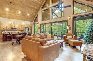 Lake Views & Golf Access at Secluded Drasco Lodge - 0