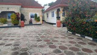Luxury 5BR Villa Pool, AC and Private Bathrooms - 2
