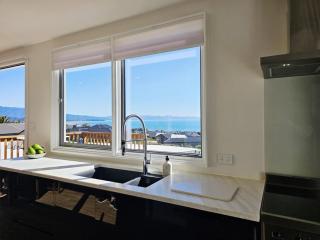 Pohara Coastal View Glamping - 1