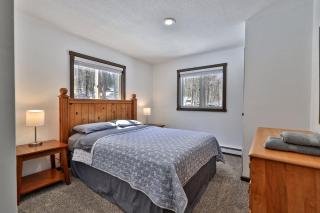 Liquid Lodge Upper - 4BR Duplex with Hot Tub and 4 PM Checkout - 8