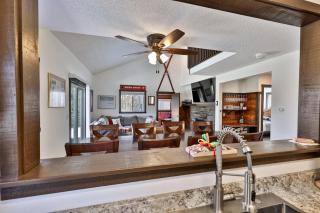Liquid Lodge Upper - 4BR Duplex with Hot Tub and 4 PM Checkout - 7