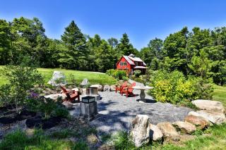 The Coolidge Barn - Game Room, Fire pit & Mountain Views - Sleeps 6 - 9