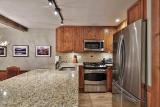 Forest Hearth at The Woods - 2BR Garden Condo with Pool & Spa - Sleeps 6 - 9