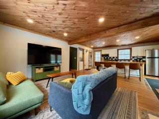 The Outpost - Two-level ski house for 12 near Killington & Pico - 9