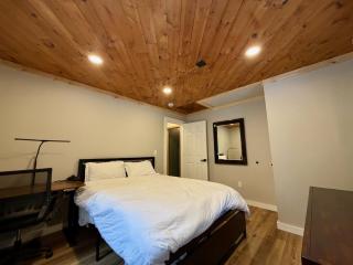 The Outpost - Two-level ski house for 12 near Killington & Pico - 6
