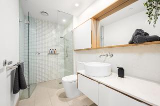 Luxe Modern I OPP Westfield I Pool I Gym I CarPark - 2