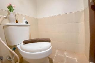 Serene Exclusive Modern Studio Apartment at Grand Sungkono Lagoon By Travelio - 1