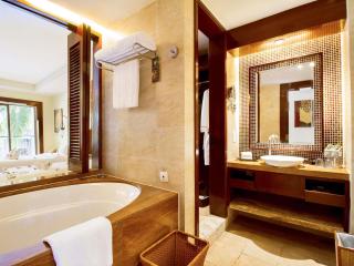 Pullman Sanya Yalong Bay Villas & Resort - 6