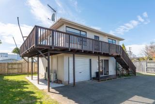 Rainbow Lake House - Lake Taupō Holiday Home - 9