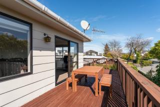 Rainbow Lake House - Lake Taupō Holiday Home - 4
