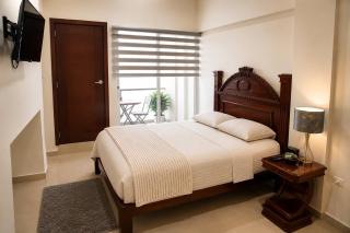 2BR-3BA Condo Block from Beach w Rooftop Jacuzzi - 2