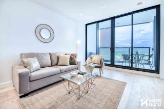 KozyGuru | Fortitude Valley | 2 Bed Apt+Parking - 0