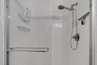 Stylish 2BR Near Bellevue & Kirkland w/ Pool+AC - 6