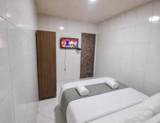 Apart 106 Apto com Mini Cinema Praia e Shoppin - 1