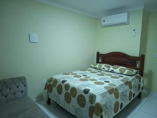 Quarto de casal com ar condicionado e piscina em Itaparica - 1