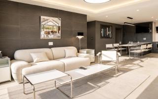 Y COLLECTION by UH FLAT OSIRIA - 9