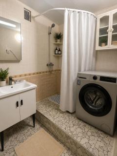 Cozy 1BR Apt, Sleeps 4 Free Parking - 5