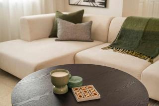 Private 2BR Top Floor Escape Edge of CBD - 8
