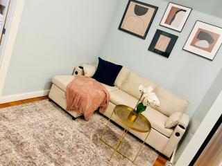 Prime OTR 1BR, Lux King Bed, 2 Smart TVs, Sleeps 3ppl, Wif, 1st Fl - 8