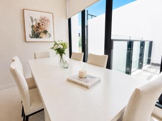 The Abbotsford Spot 2BR Apt WIFI Parking IKEA - 8