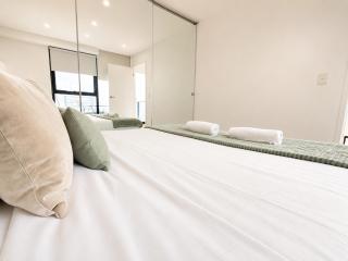 The Abbotsford Spot 2BR Apt WIFI Parking IKEA - 7