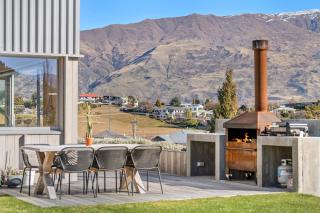 Architecturally Designed - Wanaka Holiday Home - 9