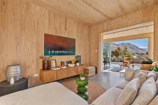 Architecturally Designed - Wanaka Holiday Home - 3