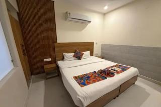 FabHotel Royal Inn II - 6