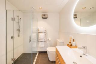 Chic and Contemporary Living at Cambridge Terrace - 6