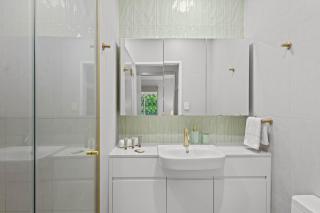 Prime Ascot Location Comfortable 2BR Townhouse - 2